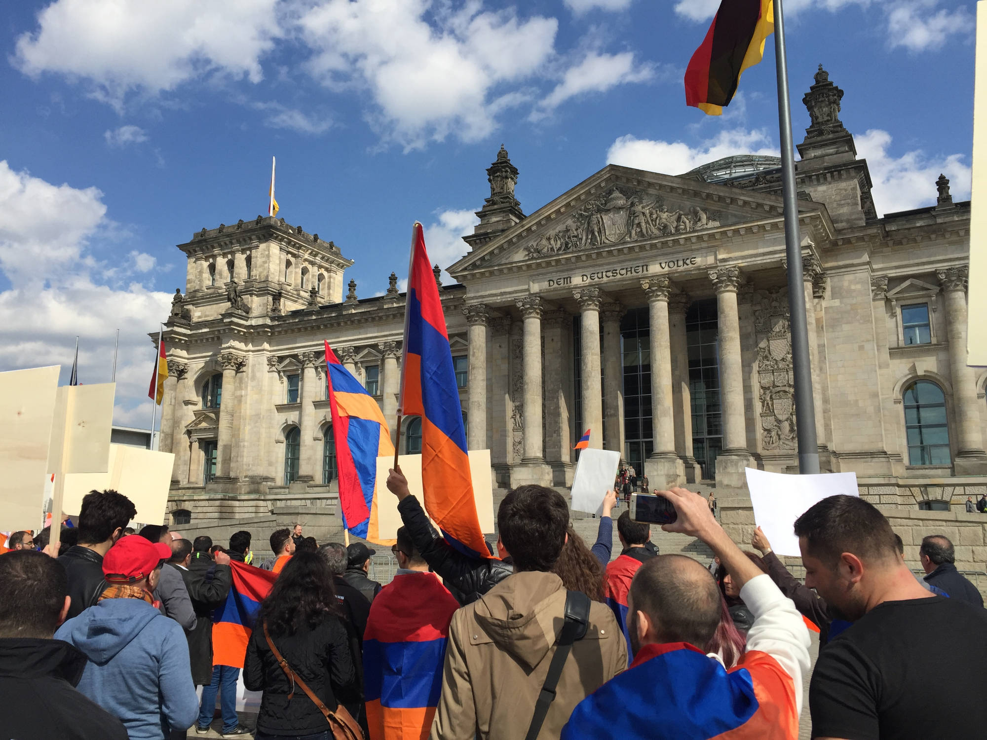 Demonstration vor dem Reichstag